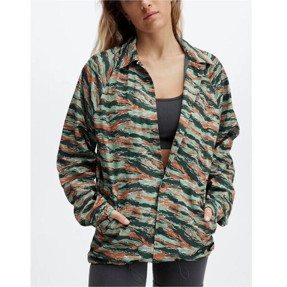 Fabletics Unisex Size Medium Green Tiger Camo The Only Coaches Jacket - Picture 2 of 13